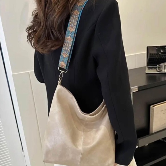 Adorable purse with cute boho strap-brand new - Picture 2 of 3